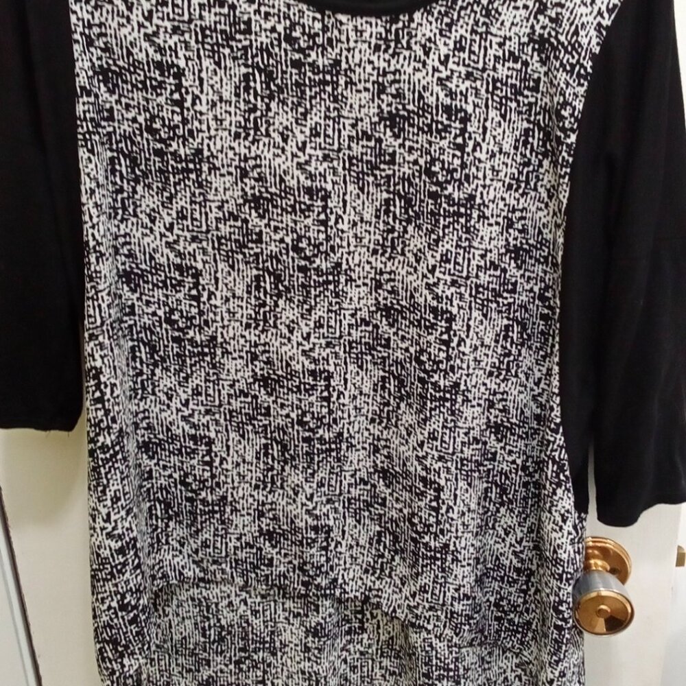 Maurices Womens Top Black White Medium Lined 3/4 Sleeves Cape Like Blouse B&W XL